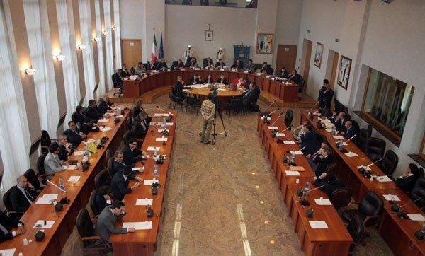 In Consiglio comunale a Cosenza, tasse al massimo e caos sanità