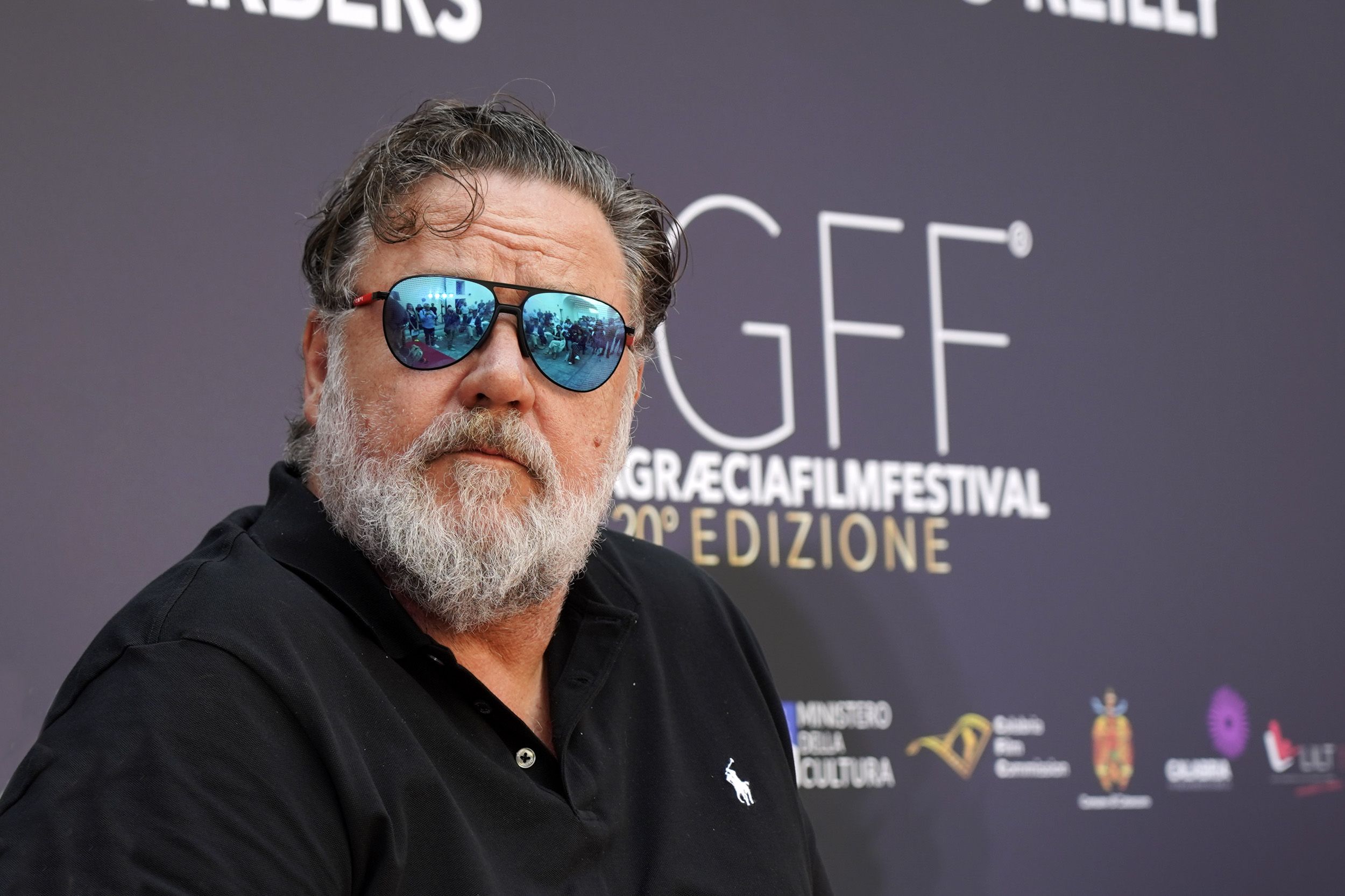 Russell Crowe promuove sui social il Teatro Politeama di Catanzaro: «Luogo fantastico»