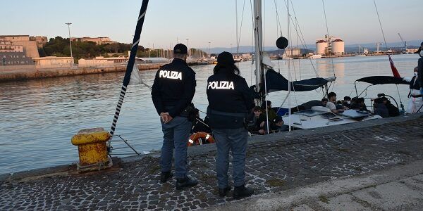 Crotone, arrestati tre presunti scafisti di nazionalità turca