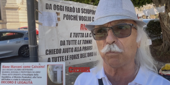 «Mi hanno minacciato»: Crucitti resta in piazza e sfida il degrado del rione Marconi