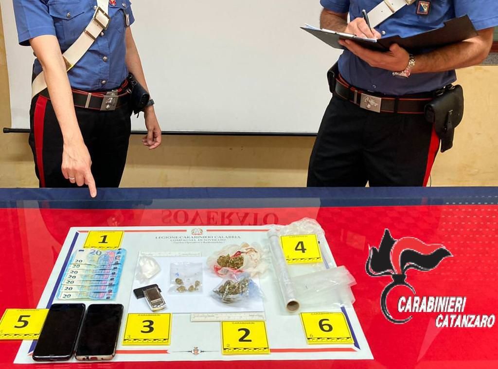 Spacciava cocaina nonostante l'obbligo di presentazione alla polizia, arrestato un 27enne