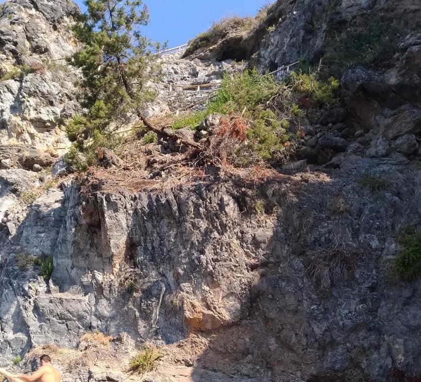 Arcomagno, frana il sentiero appena inaugurato – FOTO