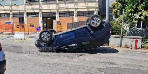 auto ribaltata lamezia