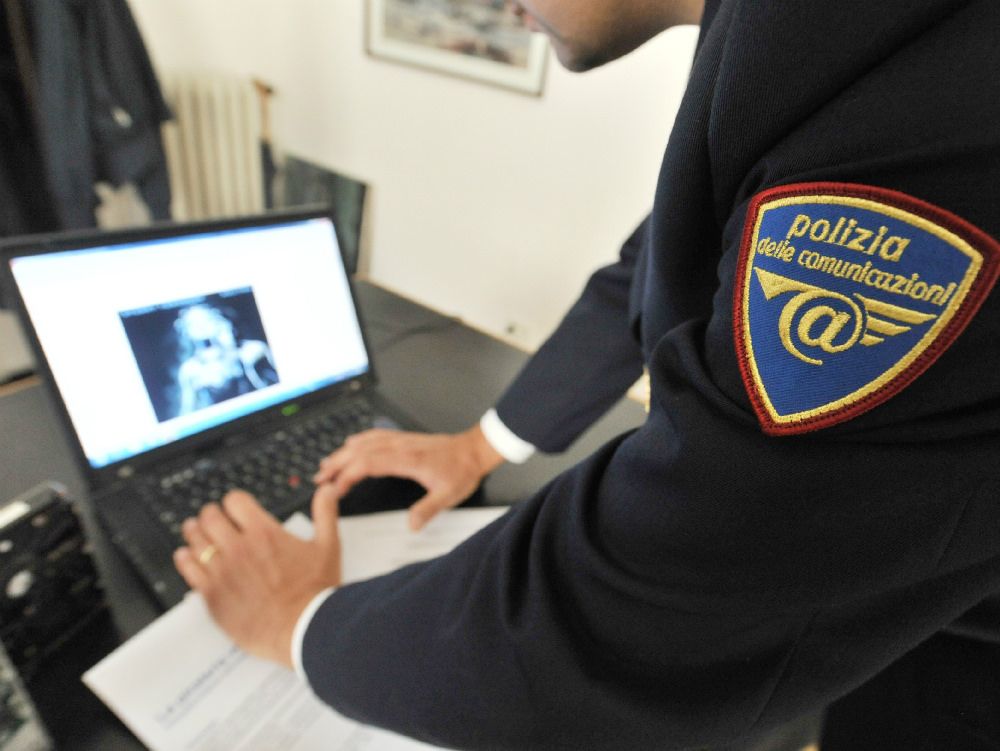 Droga per due minorenni, poi gli abusi