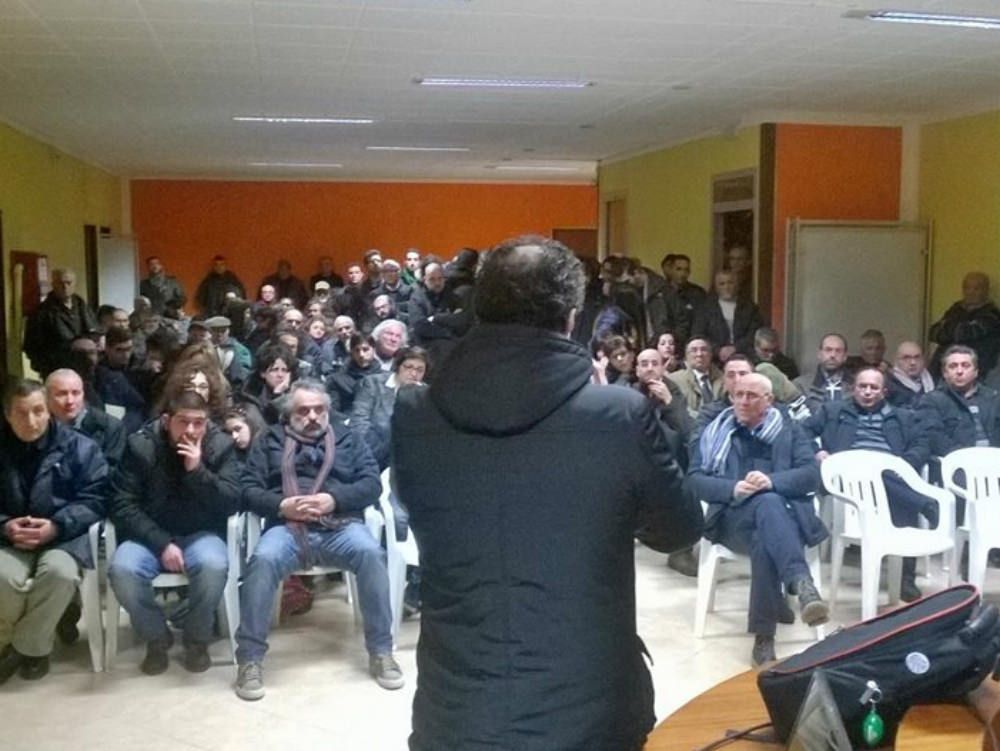 CAOS RIFIUTI | Il comitato del "no" all`allargamento della discarica di Pianopoli