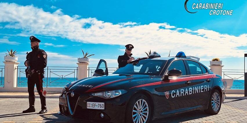 Ai domiciliari con braccialetto elettronico si allontana da casa, in manette