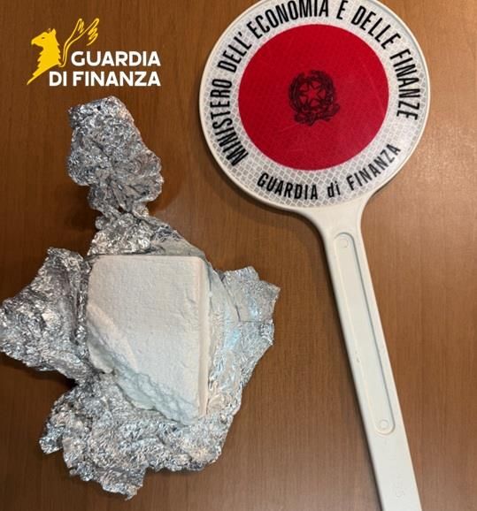 Cosenza, beccato con 200 grammi di cocaina in auto: arrestato