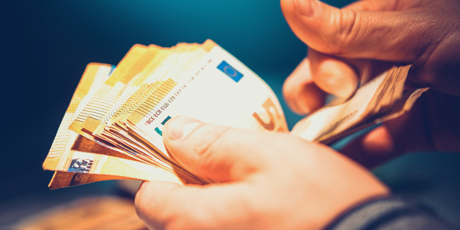 ‘Ndrangheta, le estorsioni (anche) a Natale. Un “fiore” e un “pensiero” da migliaia di euro