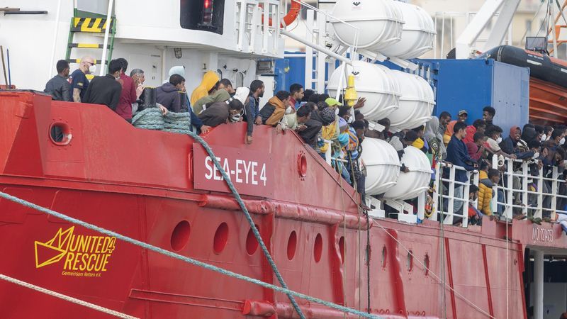 Sbarco migranti, Conia: «Le persone non sono merci, continueremo a lottare»