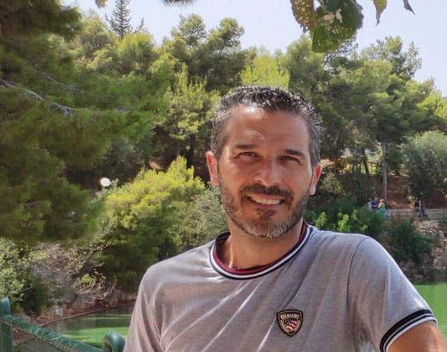 Simeri Crichi, l’ex parroco si candida a sindaco. Sfida con Zicchinella