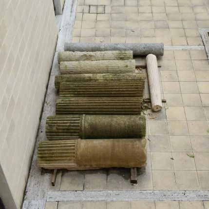 I reperti di Villa Zerbi esposti alle intemperie