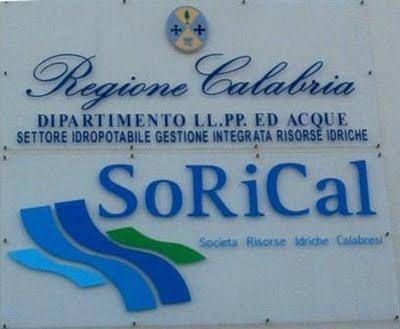 Acqua pubblica: «Nessun accordo sul nostro bene comune»