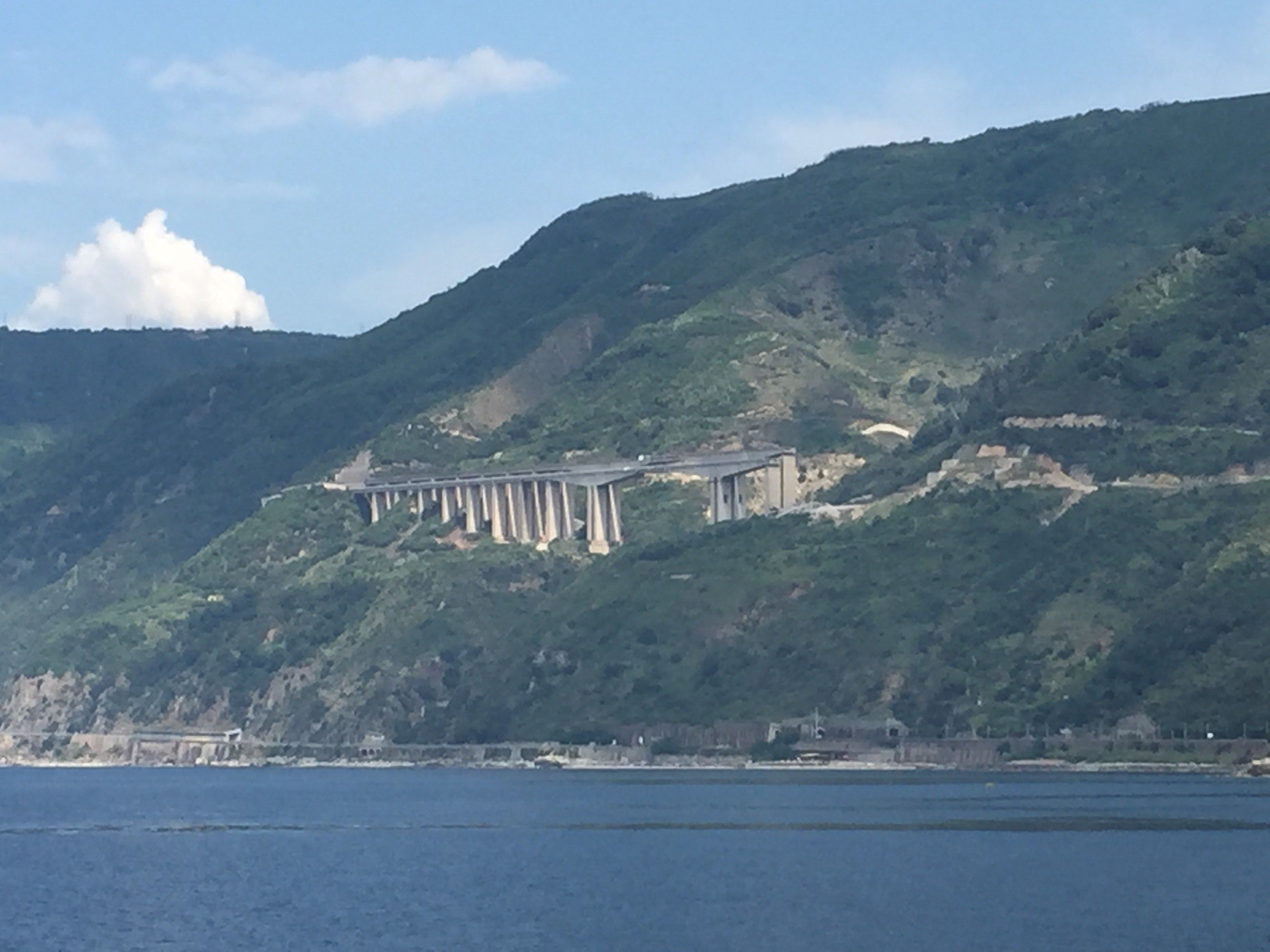 Reggio, fatto brillare il viadotto Costa Viola – VIDEO