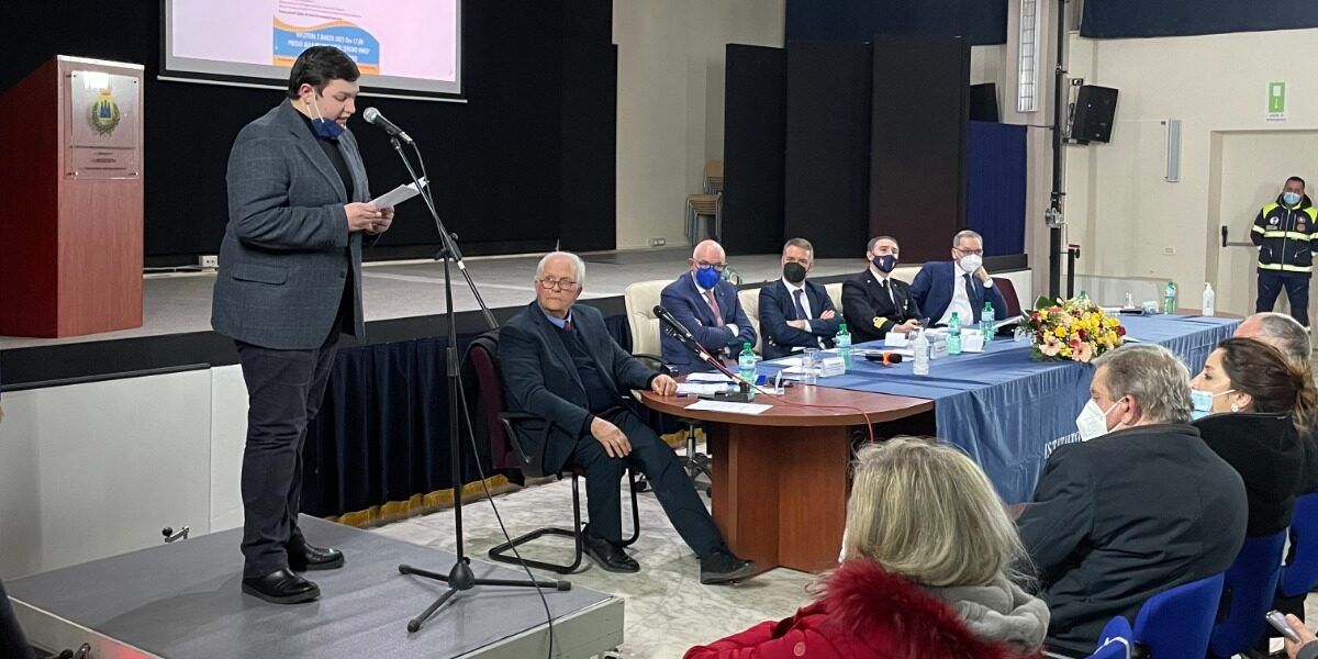 «Quando l’assenza della politica è un’invenzione»