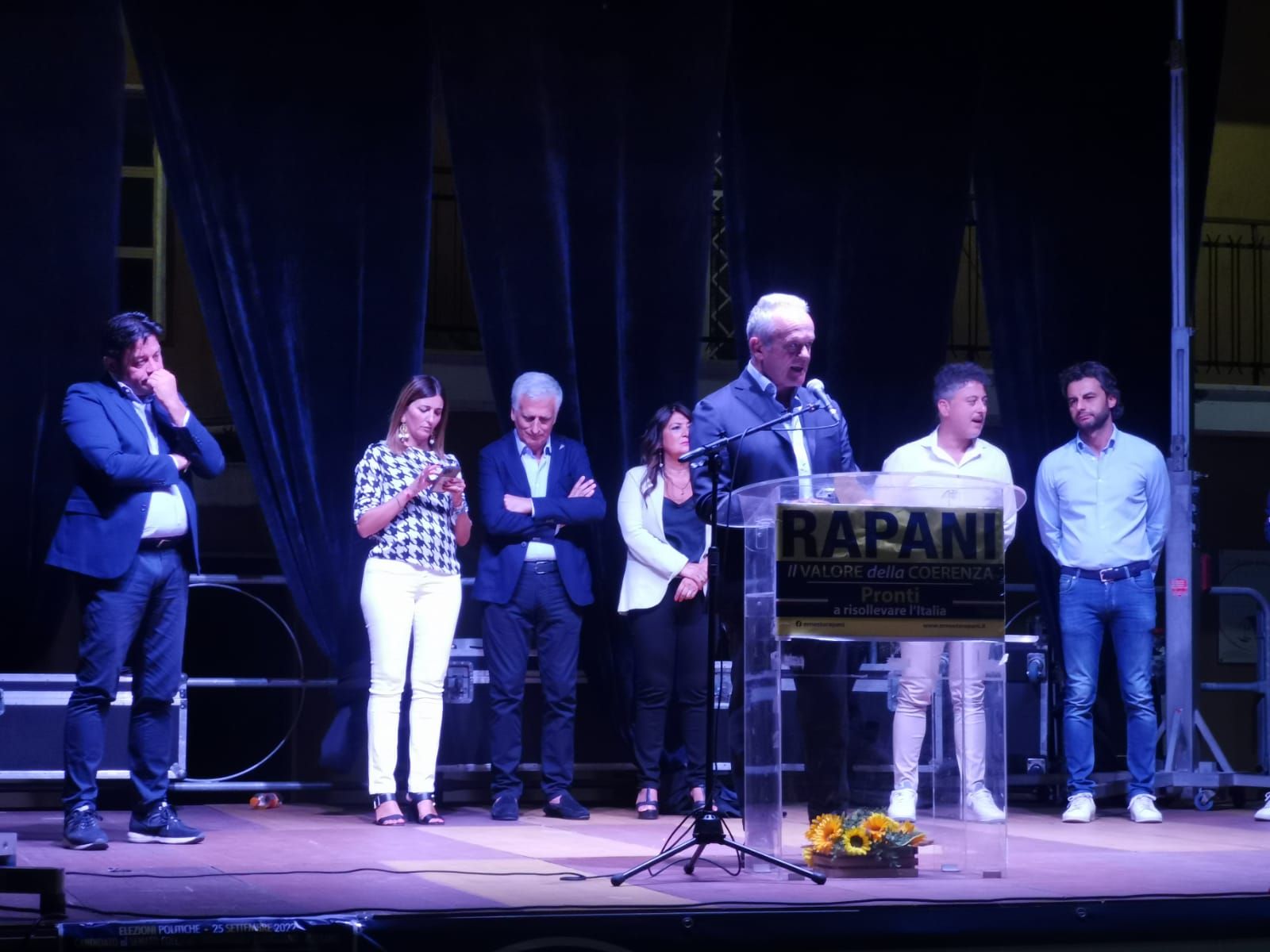 Antoniozzi: «Meloni interrompe la campagna elettorale per misure urgenti»