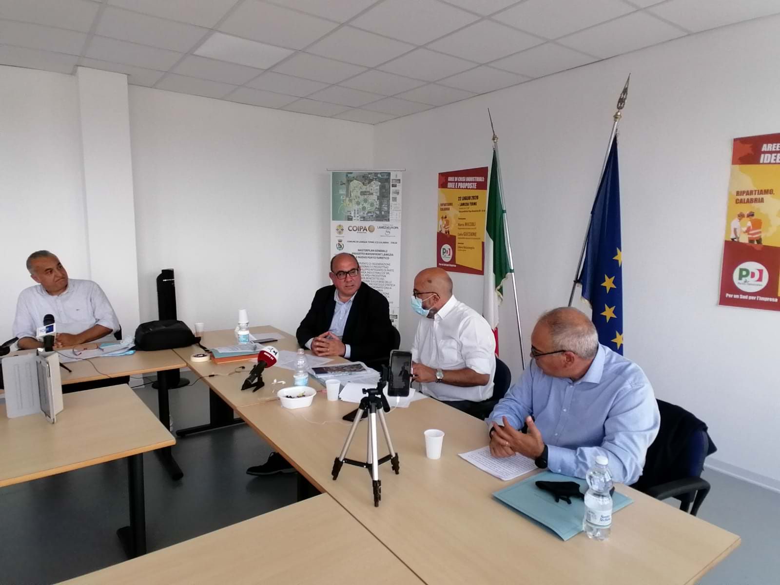 Parte il tour del Pd nelle "crisi industriali". «Per l'ex Sir i fondi ci sono, servono progetti»