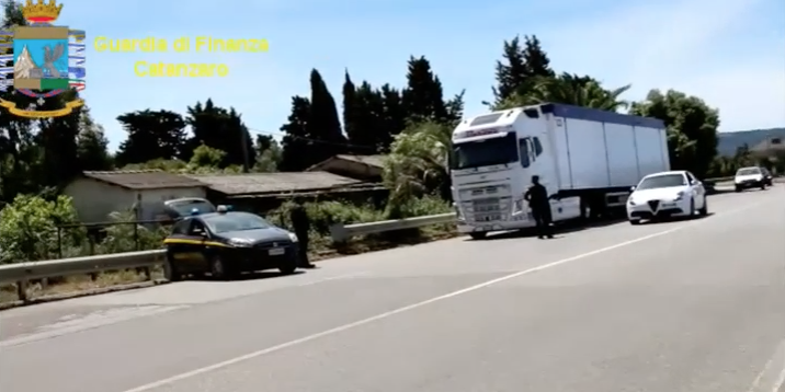 Lavoratori sfruttati e proventi illeciti per 3,5 milioni: indagate aziende di trasporti lametine – NOMI E VIDEO