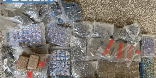 Speronano auto della Polizia, due uomini fermati con 240 chili di hashish