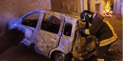 auto in fiamme lamezia