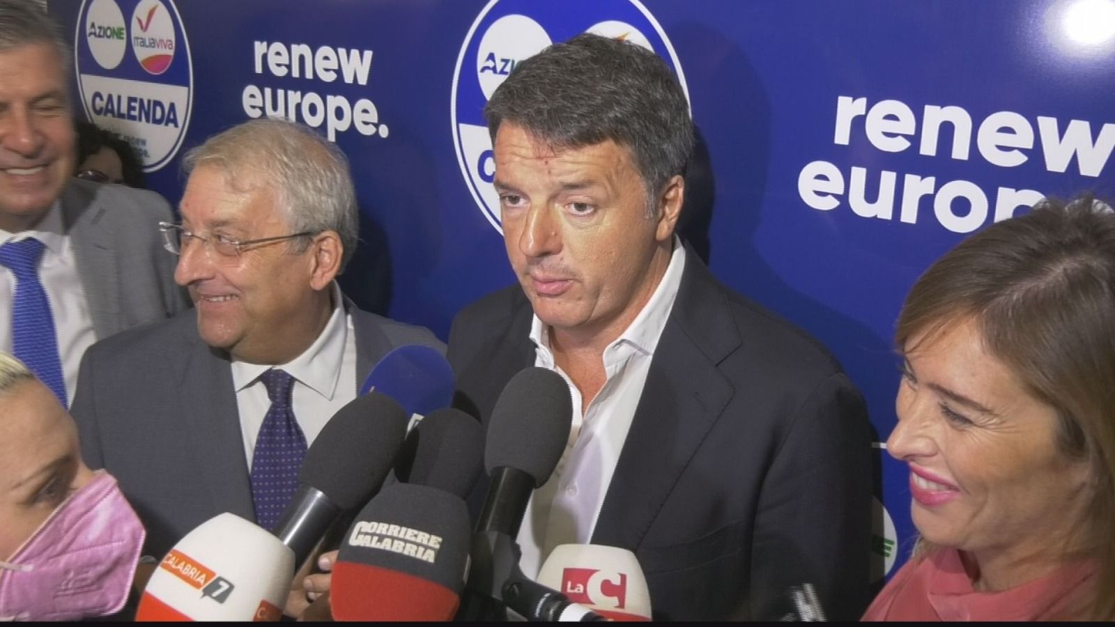 Matteo Renzi infiamma Lamezia e rilancia: «Ai giovani serve un lavoro e uno stipendio, non un sussidio» – VIDEO
