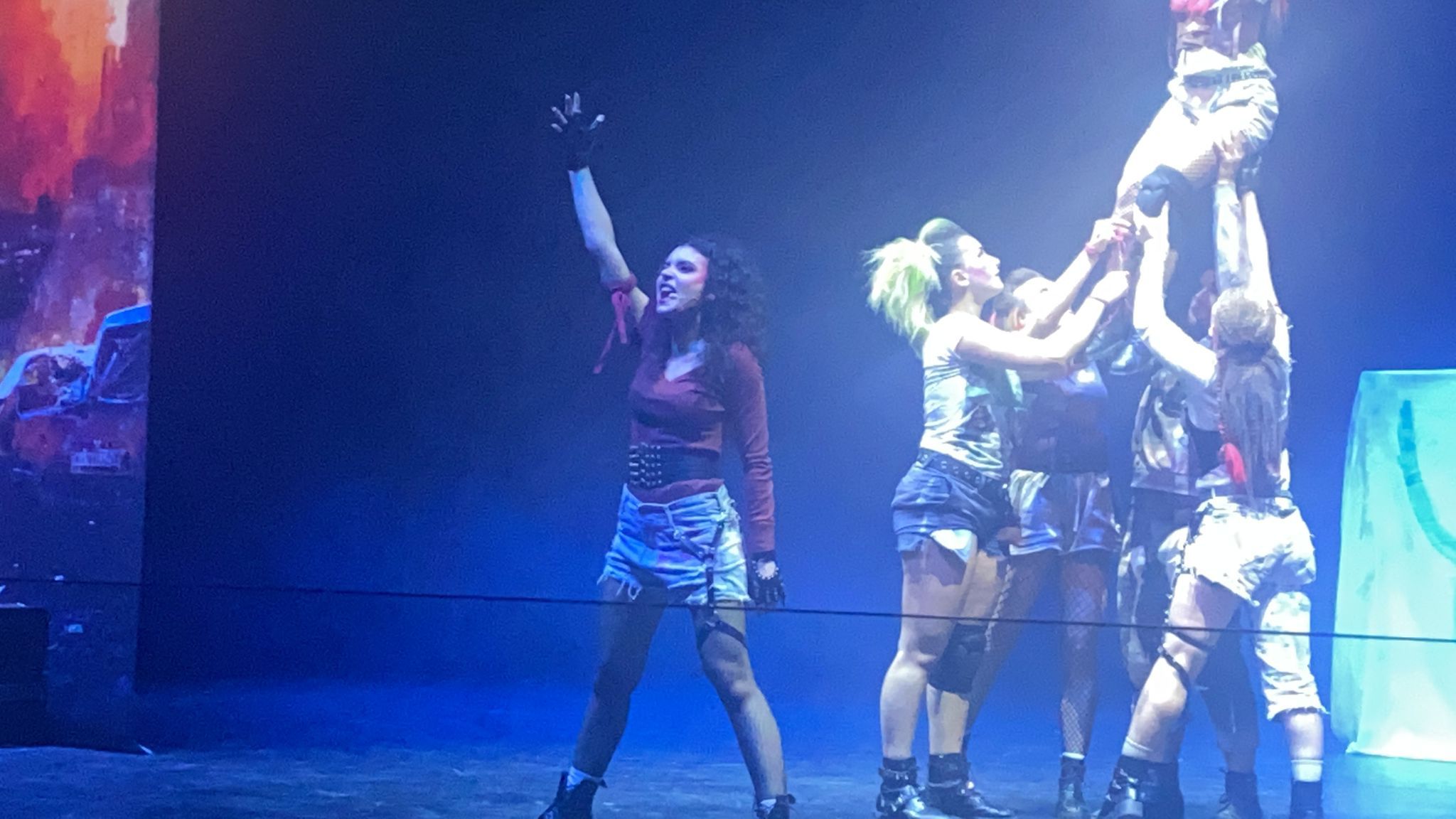 Rende, al Tau standing ovation per “Bretia, Regina dei Ribelli” – FOTO