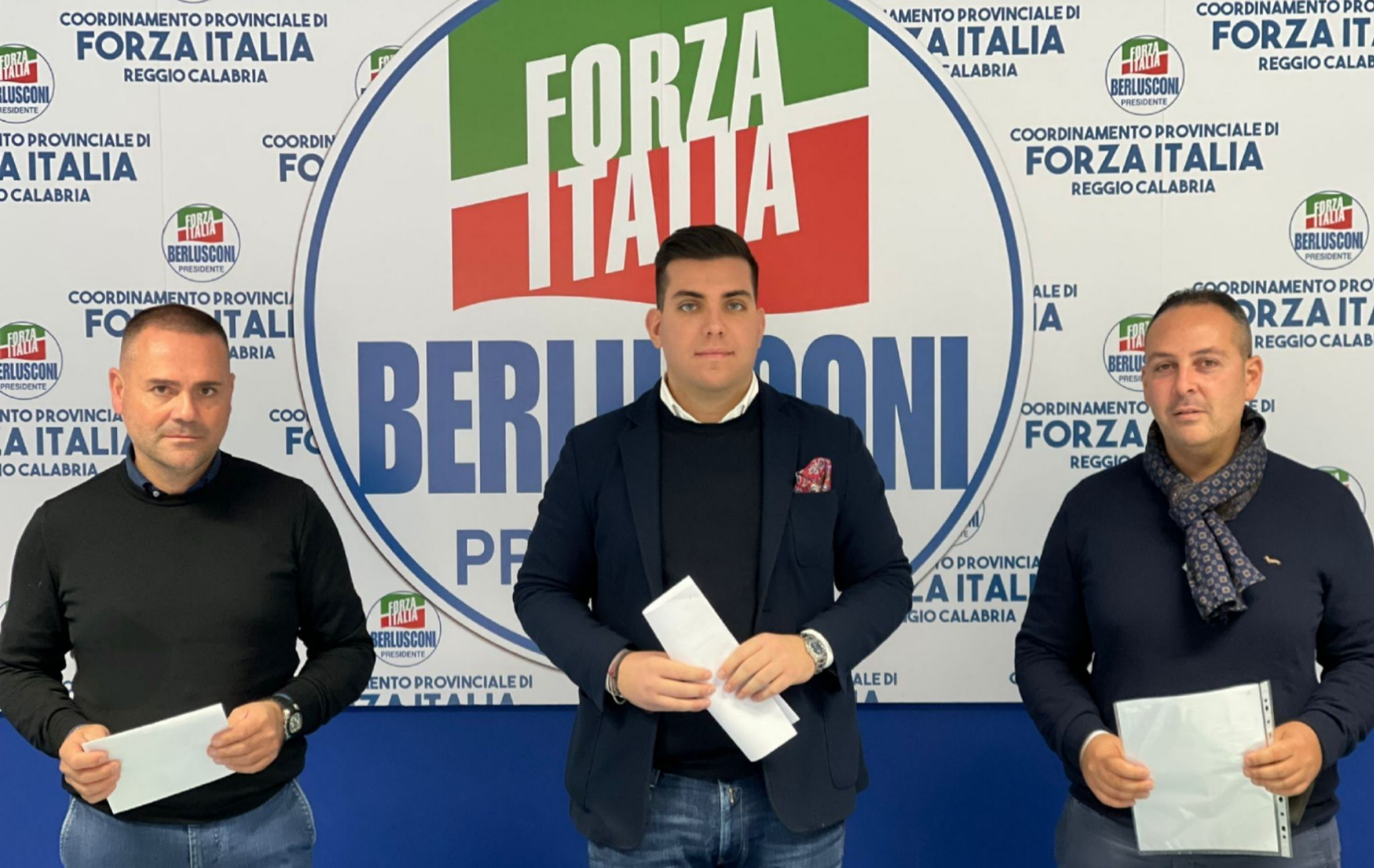 Crisi a Reggio, i consiglieri di Fi: «Disponibili a dimetterci, i nostri “colleghi” non la pensano così»