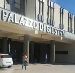 Castrovillari, gli avvocati chiedono la sospensione delle udienze in presenza