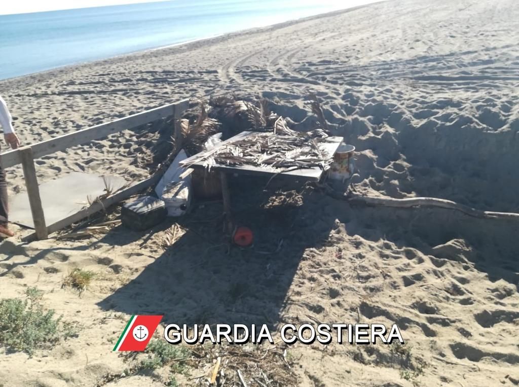 Occupazione abusiva del litorale nella Sibaritide, denunciate cinque persone