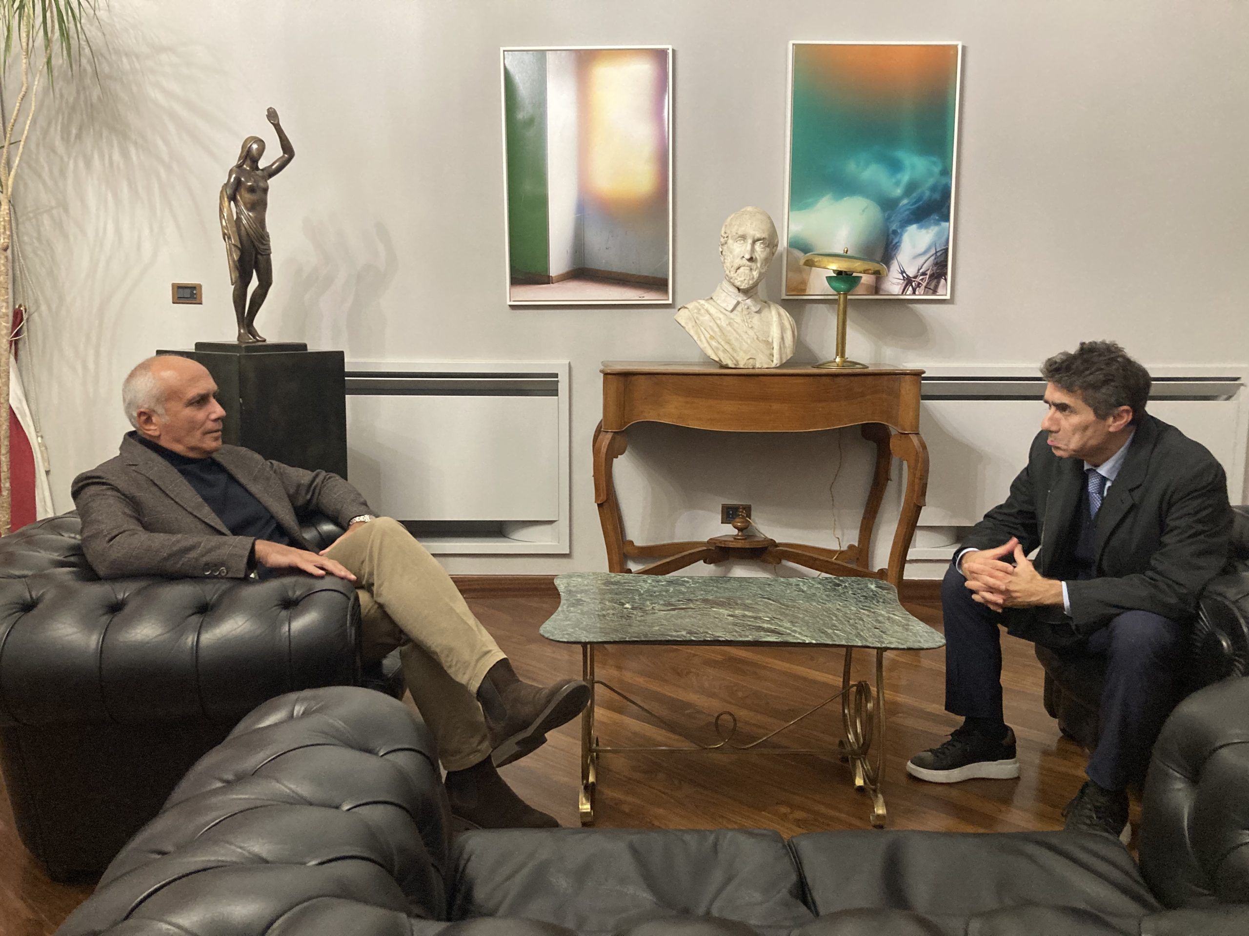 Il sindaco Franz Caruso ha incontrato il direttore generale del Cosenza Calcio, Salvatore Gualtieri