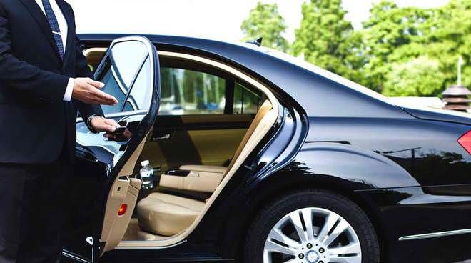 Conducenti a noleggio abusivi, 20 denunce e 24 licenze sequestrate