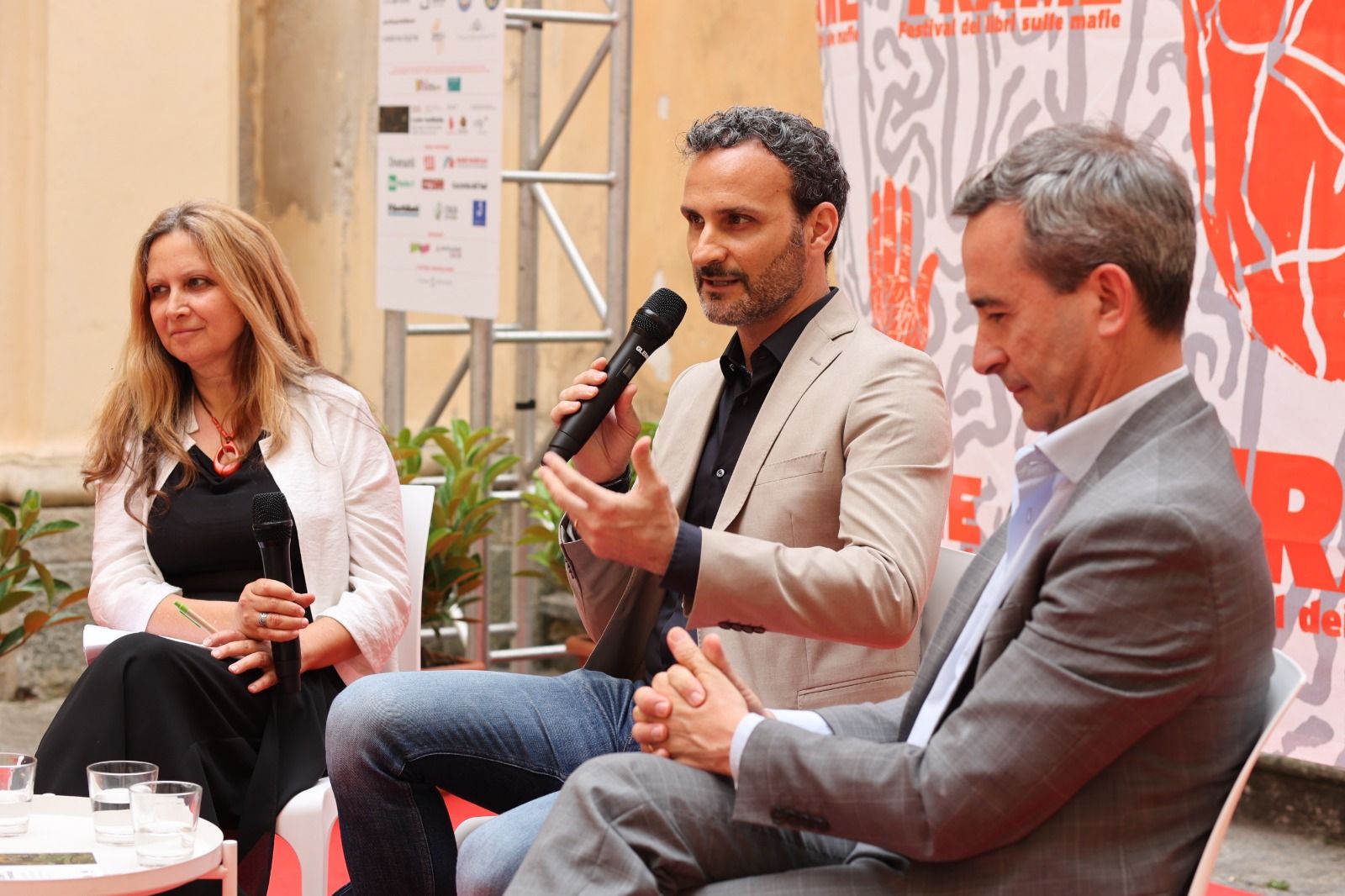 A Trame i primi dati del rapporto Ecomafie: al Sud 42 abitazioni su 100 costruite illegalmente