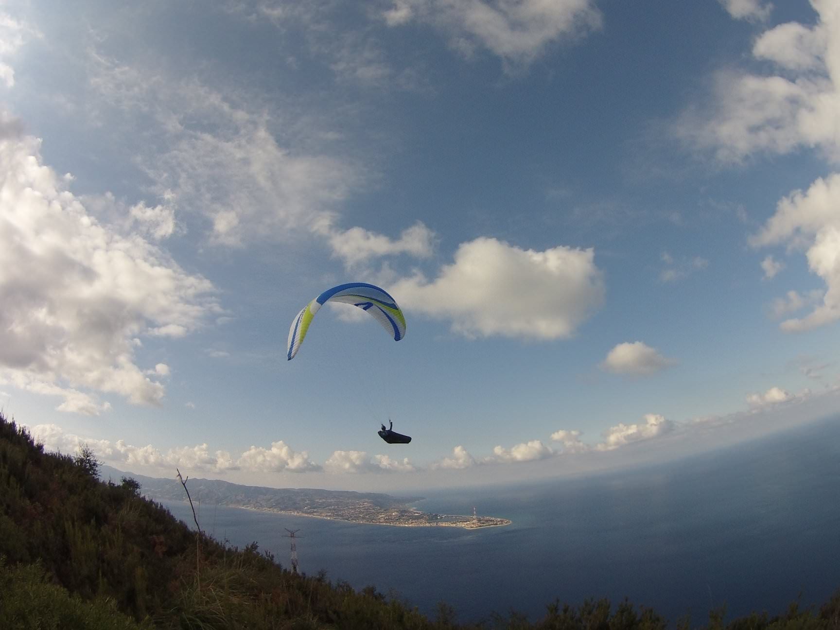 La burocrazia “annulla” la trasvolata dalla Calabria alla Sicilia