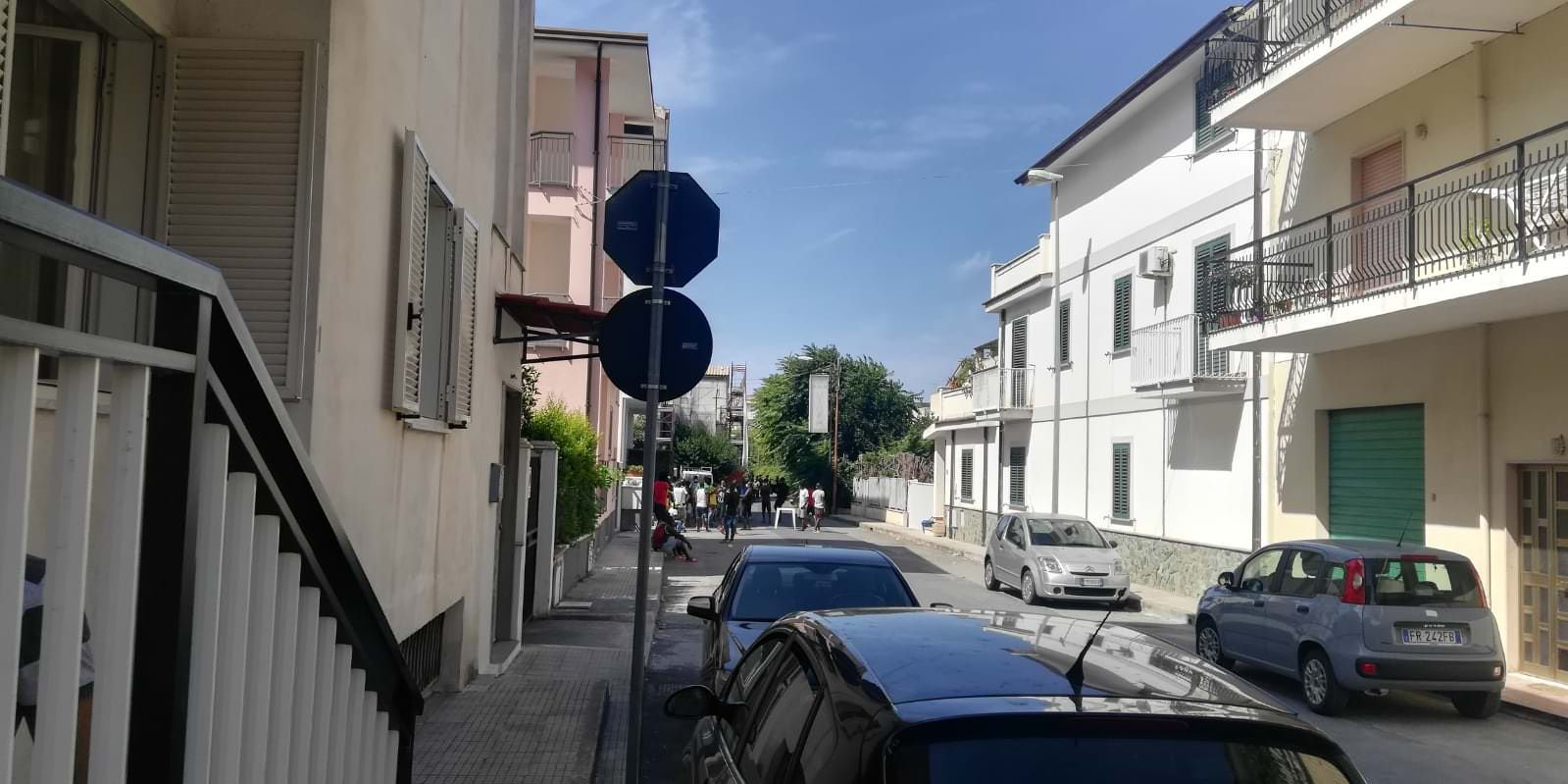 Migranti positivi ad Amantea. Scatta la protesta degli extracomunitari – VIDEO E FOTO