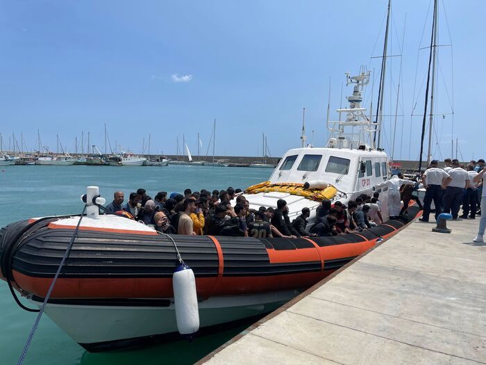 Migranti, ancora uno sbarco nella Locride: arrivati in 103