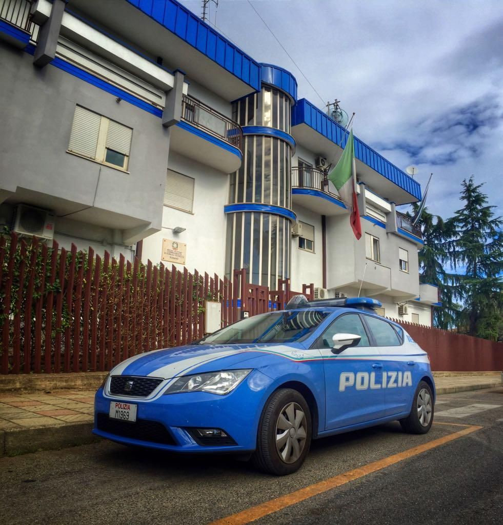 Pugni e calci a moglie e figlio: un arresto a Rossano