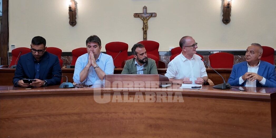 Autonomia differenziata, i capigruppo di opposizione: «Centrodestra ipocrita e arrogante»