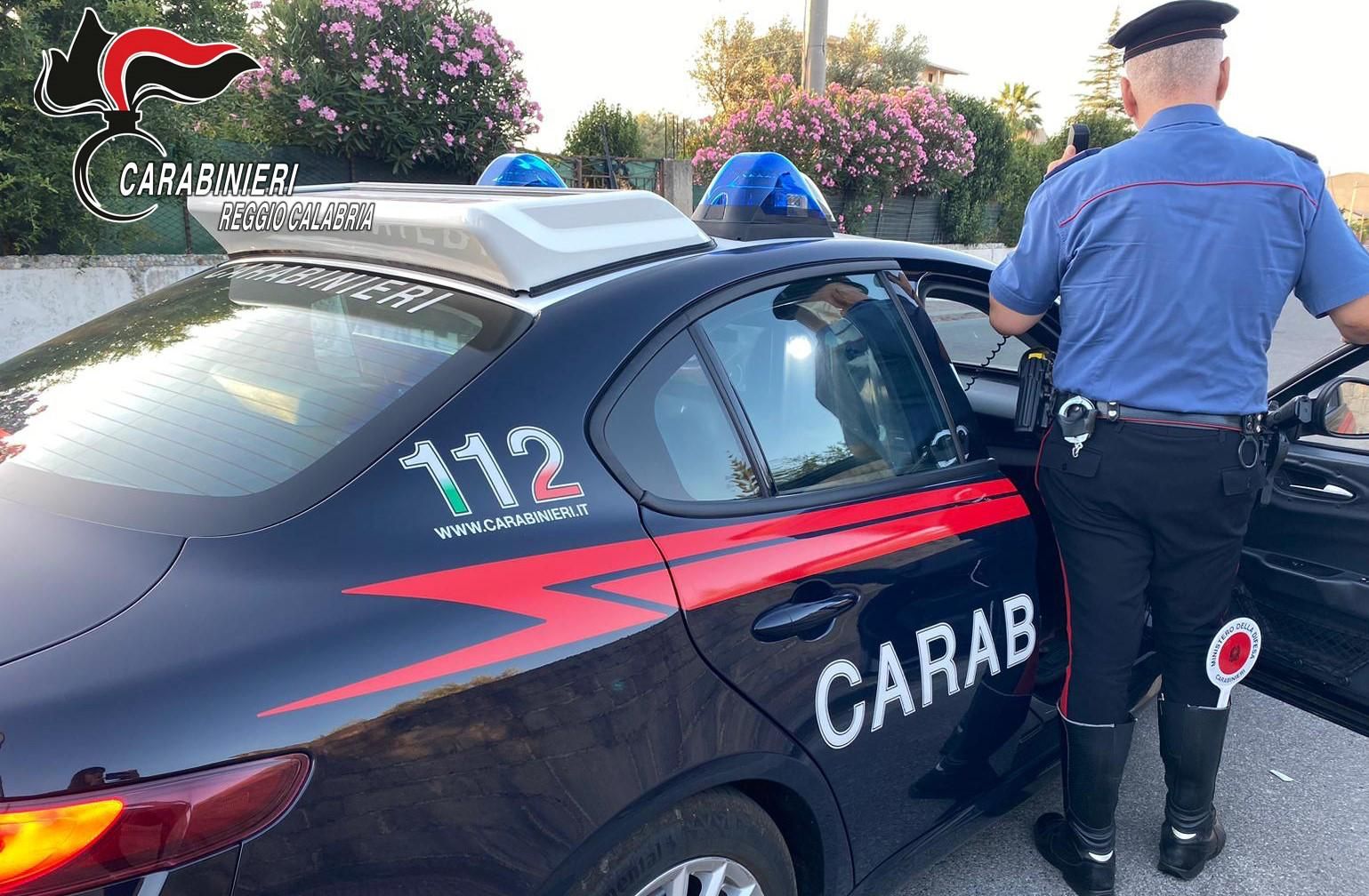 Carabiniere fuori servizio sventa il furto di un’auto a Roccella: 44enne arrestato
