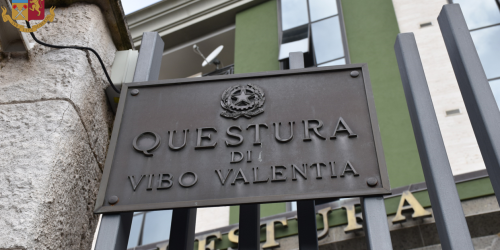 Insegna Questura Vibo con logo