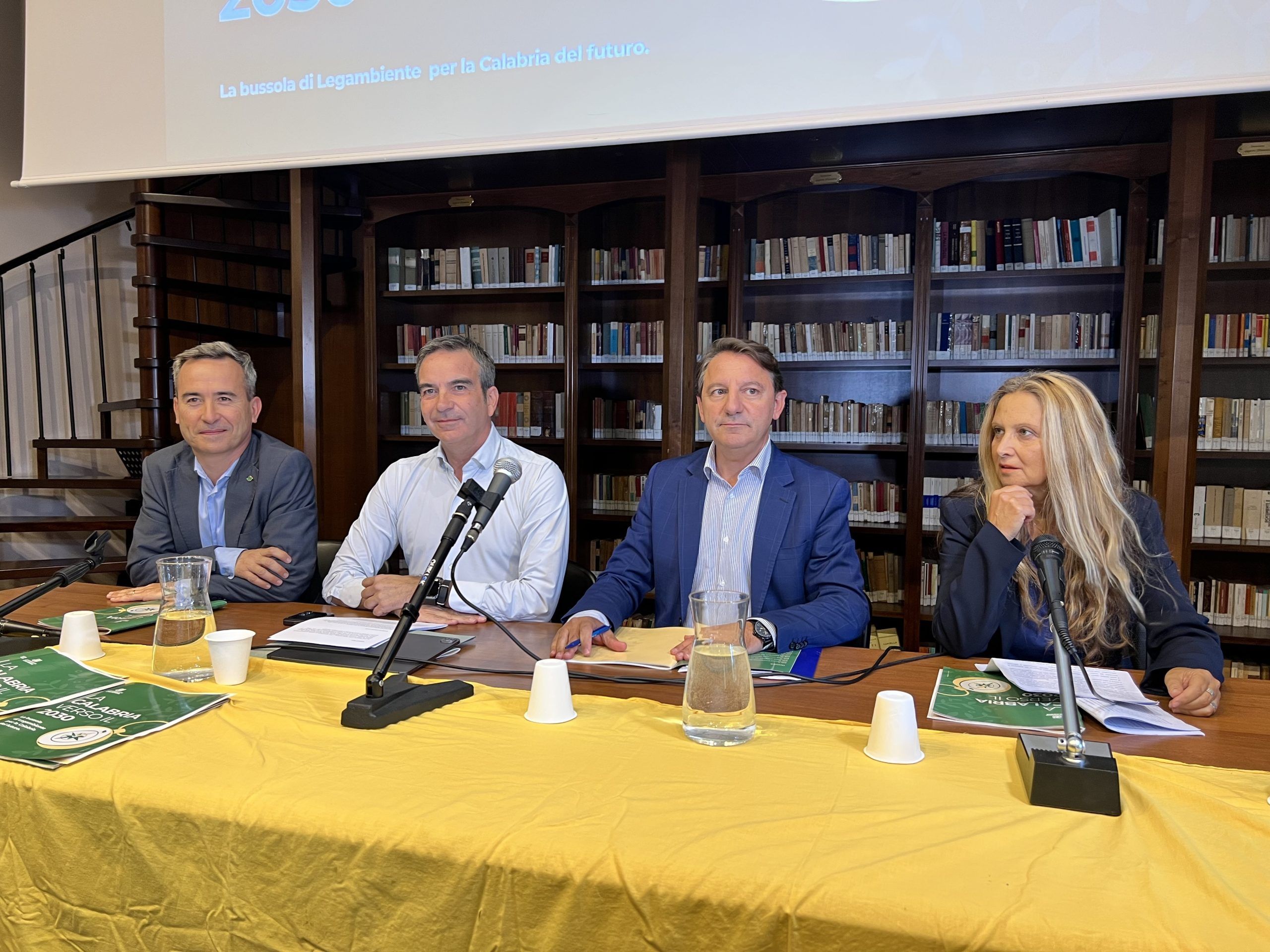 Rifiuti, acqua, depurazione e rinnovabili. Tra Occhiuto e Tridico nessun punto di contatto