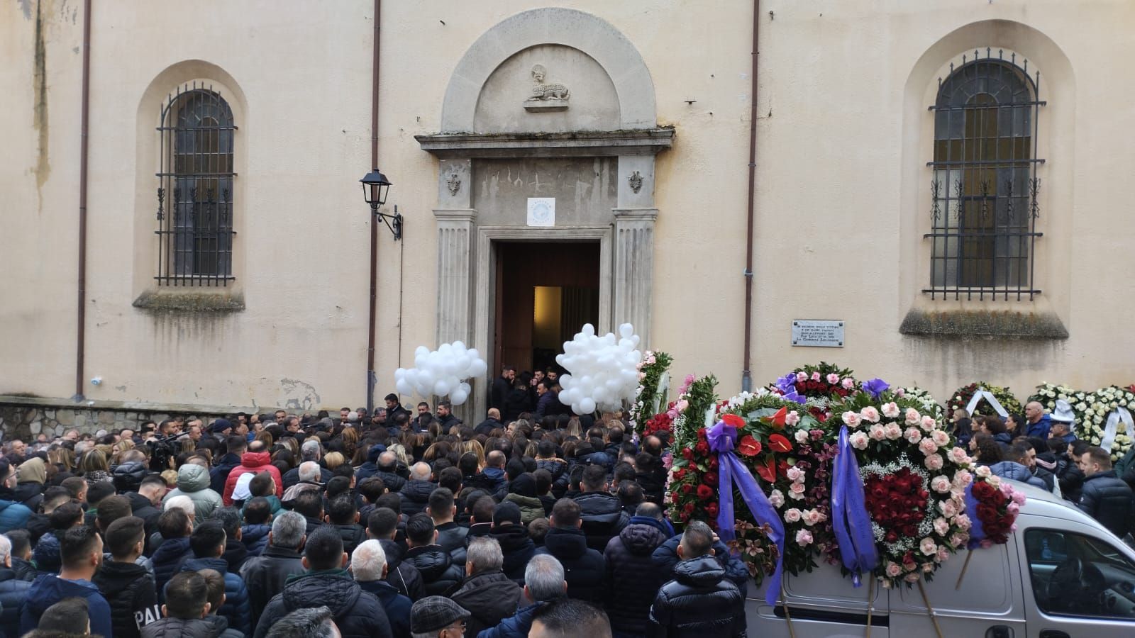 A San Luca l’addio ai quattro giovani morti sulla 106
