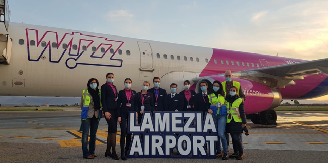 Aeroporto di Lamezia, da Milano è atterrato il volo inaugurale di Wizzair