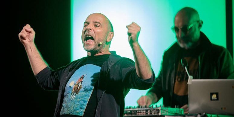 “Venuti dal mare”, successo per la tournée di SpazioTeatro al nord