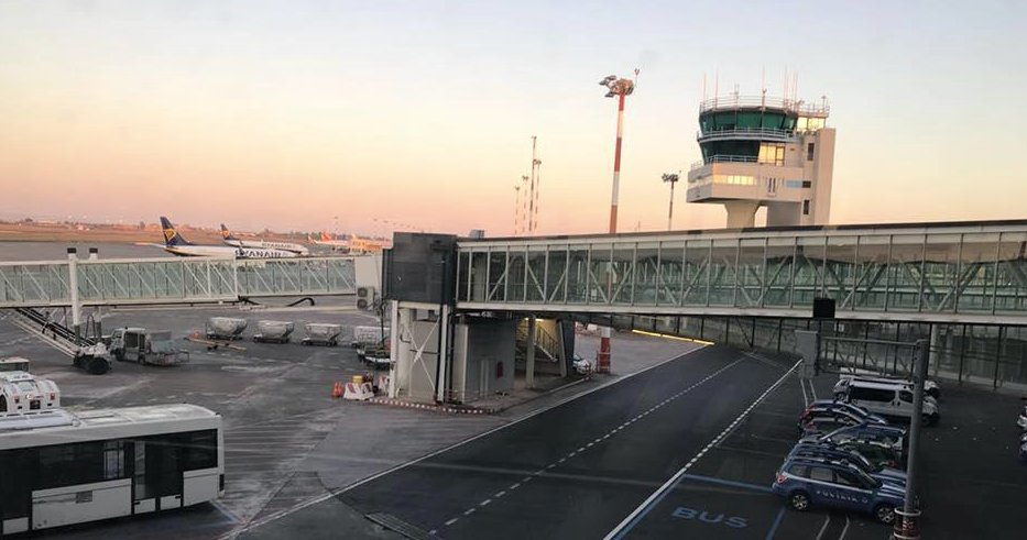 Incendio all’aeroporto di Catania, voli sospesi fino alle 14 del 19 luglio