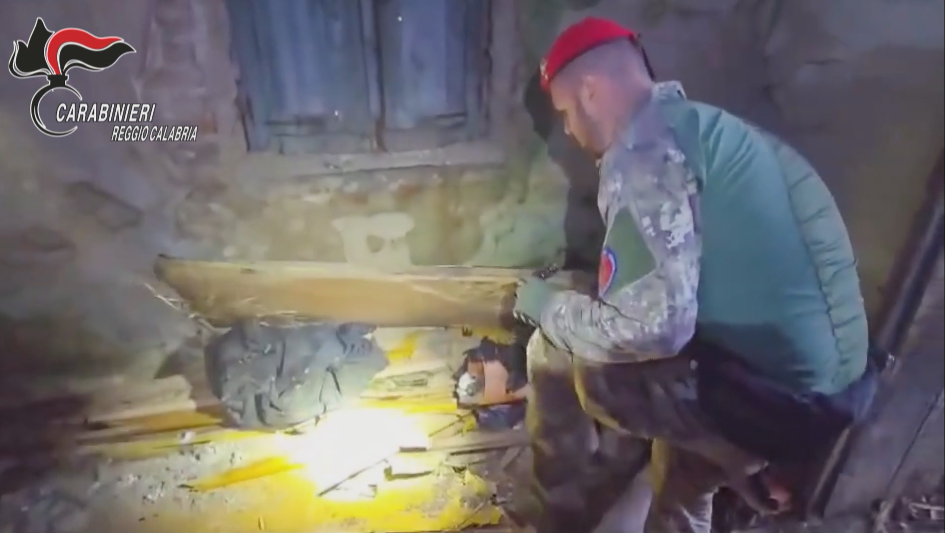 Maxi sequestro a Polistena, scoperto arsenale da guerra in un casolare abbandonato – VIDEO