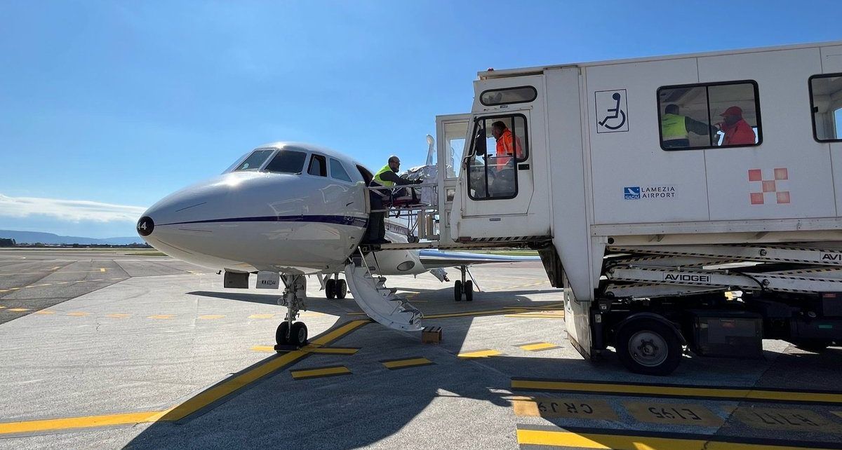 Neonata in pericolo di vita, volo urgente dell’Aeronautica militare da Lamezia a Genova