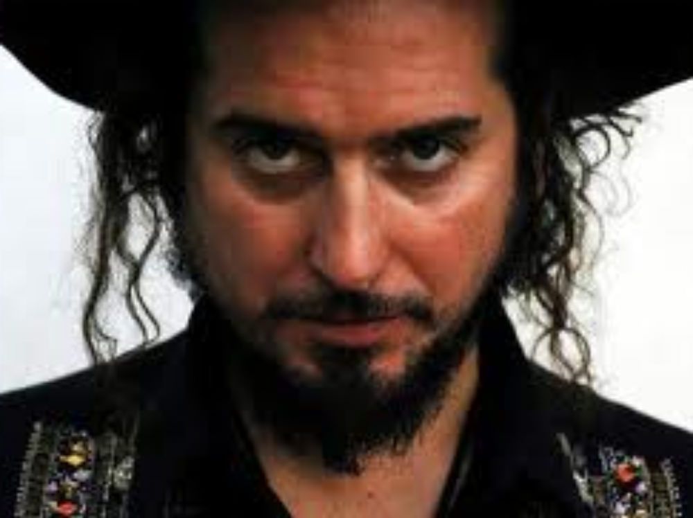 Capossela e il suo regno marino al Politeama