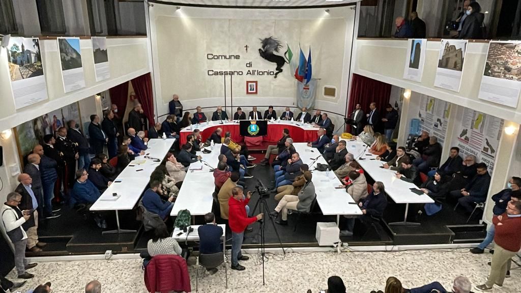 «Tutti insieme costruiamo un muro contro la criminalità». Così Cassano e la Sibaritide reagiscono alle intimidazioni