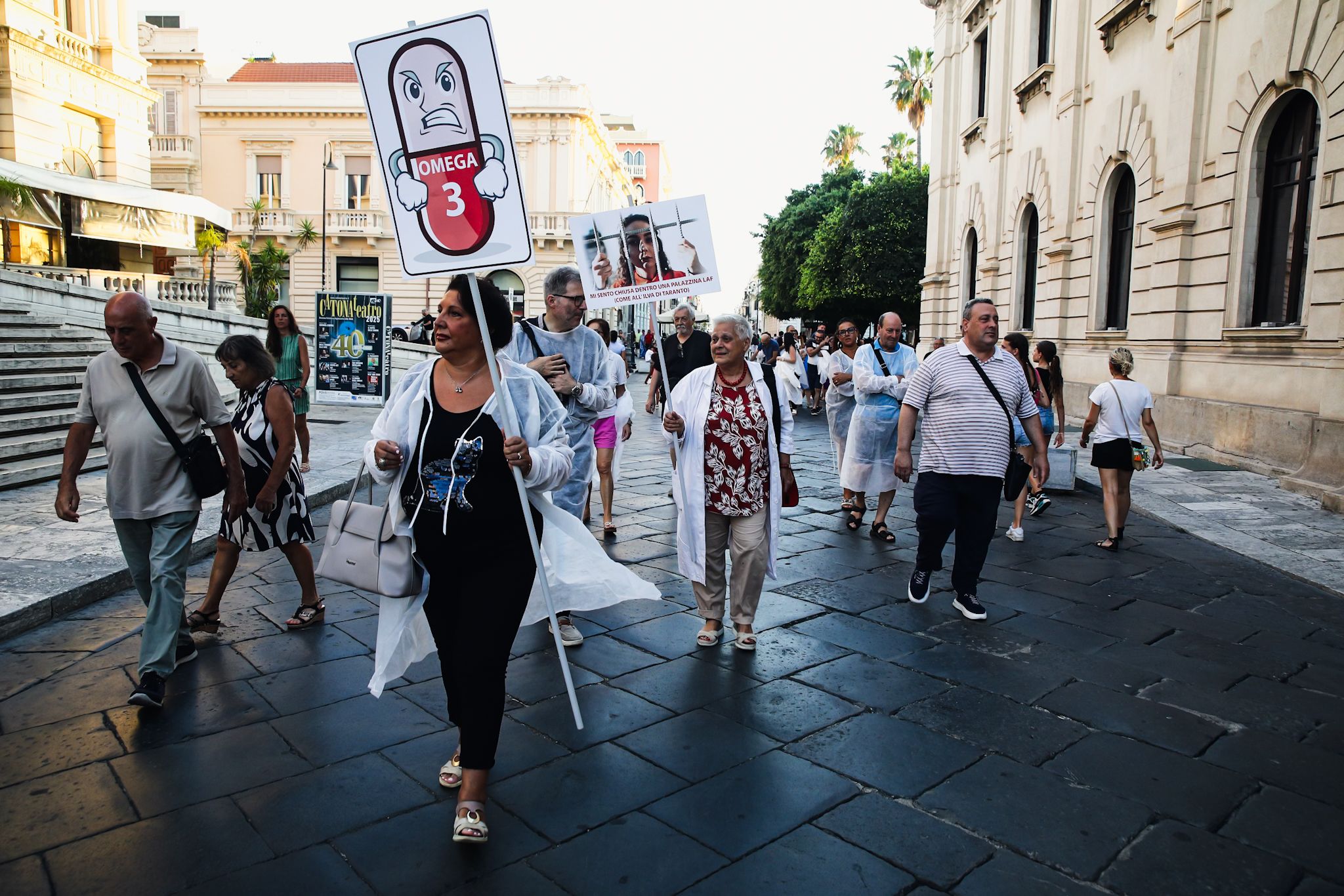 Reggio, in camice bianco su corso Garibaldi per difendere la sanità pubblica
