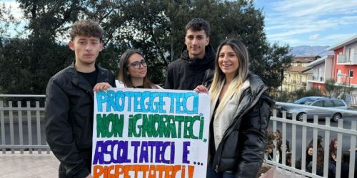manifestazione_acri_deepfake