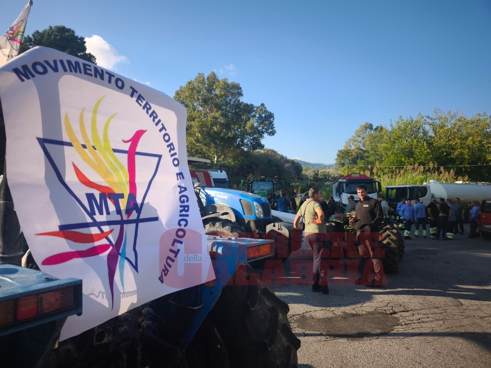 Vibo Marina, il blocco continua: autobotti ferme e disagi in aumento – FOTO E VIDEO
